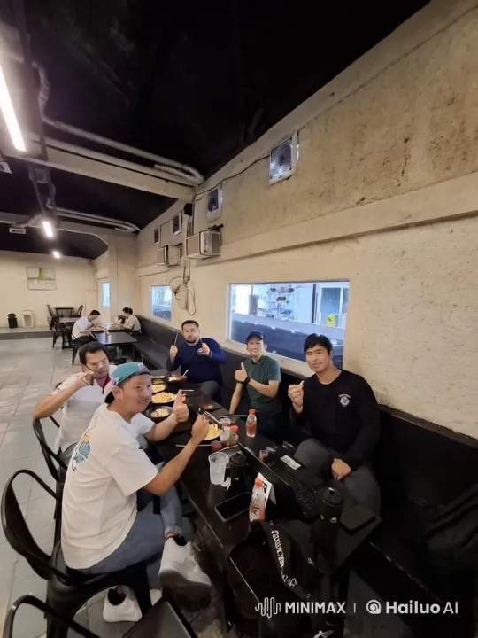 Diners Enjoy Meal with Playful Kung Fu Moves – AI Generated Video | Hailuo AI