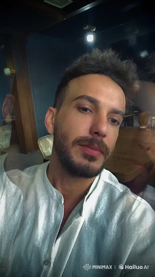 1920s London: A Dashing Actor's Mysterious Stroll – AI Generated Video | Hailuo AI