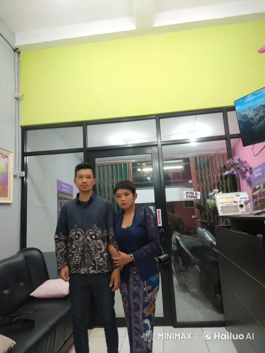 Martial Artists Blend Kungfu and Boxing in Modern Room – AI Generated Video | Hailuo AI
