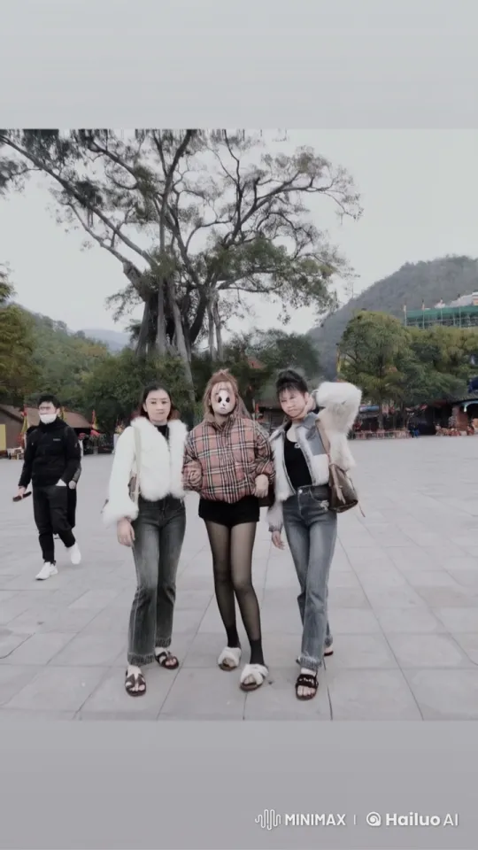 Dynamic Kung Fu Display in Courtyard Setting – AI Generated Video | Hailuo AI