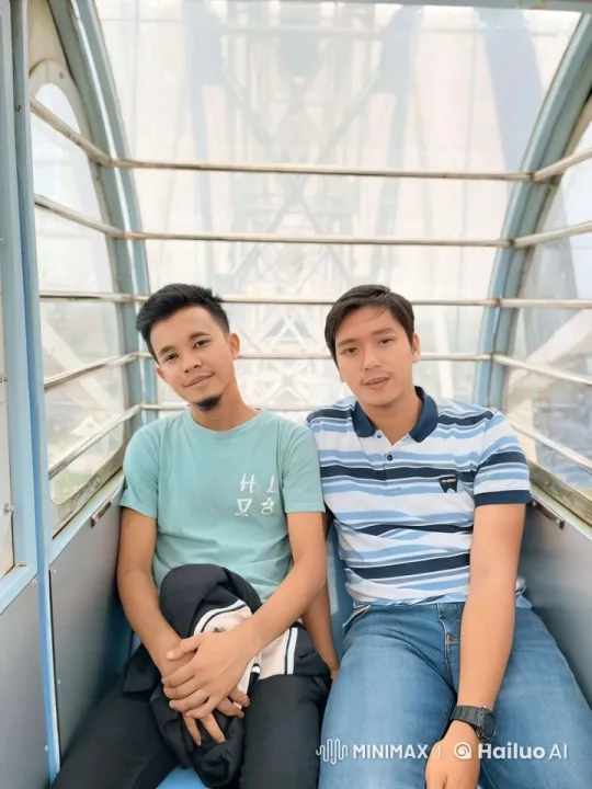 Young Men Practice Kung Fu in Confined Cabin Space – AI Generated Video | Hailuo AI