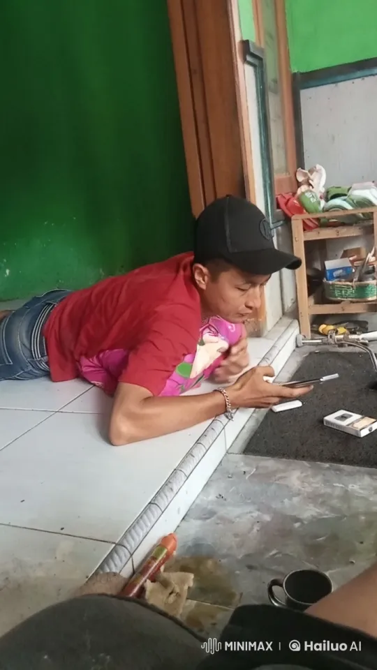 Man in Red Shirt Demonstrates Martial Arts Skills – AI Generated Video | Hailuo AI