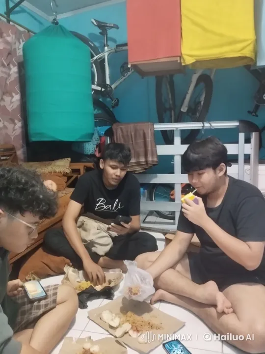 Friends Turn Cozy Room into Energetic Kung Fu Practice – AI Generated Video | Hailuo AI