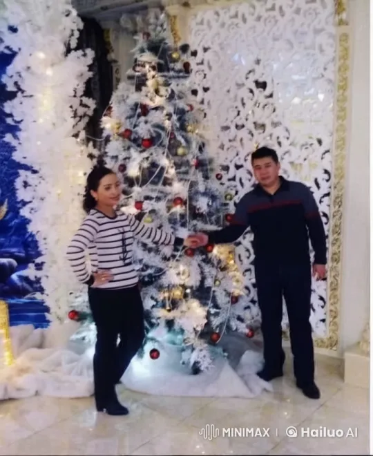 Christmas Celebration with Handheld Love – AI Generated Video | Hailuo AI