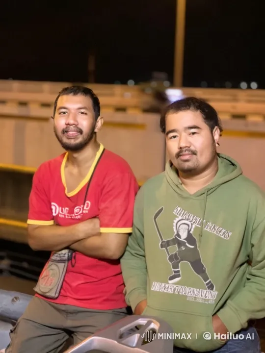 Nocturnal Kungfu Duel on a Dimly Lit Bridge – AI Generated Video | Hailuo AI