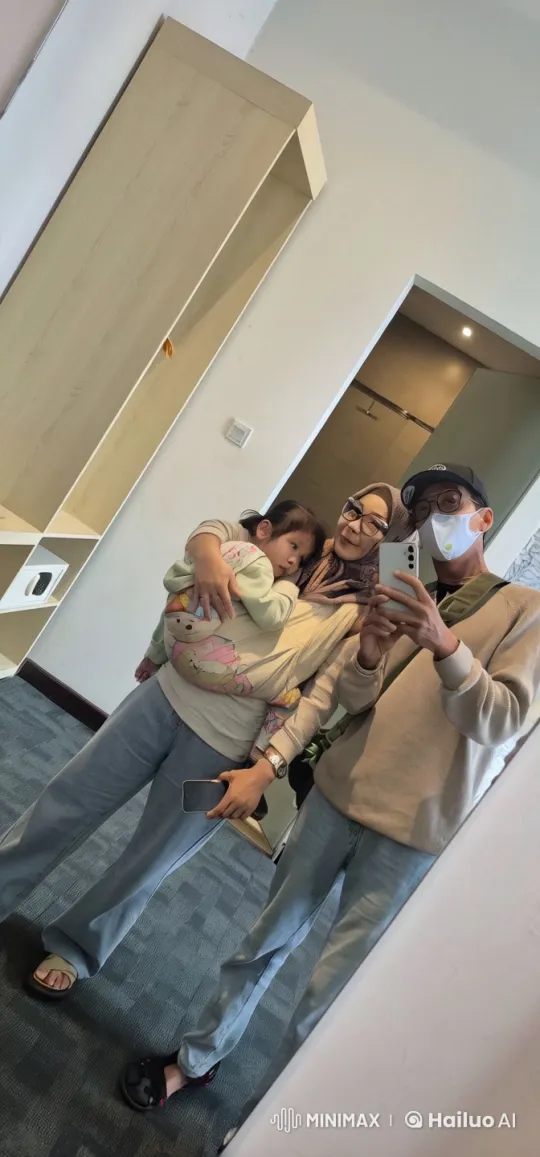 Family Performs Impressive Kung Fu in Cozy Room – AI Generated Video | Hailuo AI