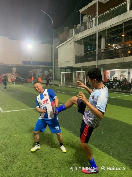 Night Football Practice: Players Drill with Intensity – AI Generated Video | Hailuo AI