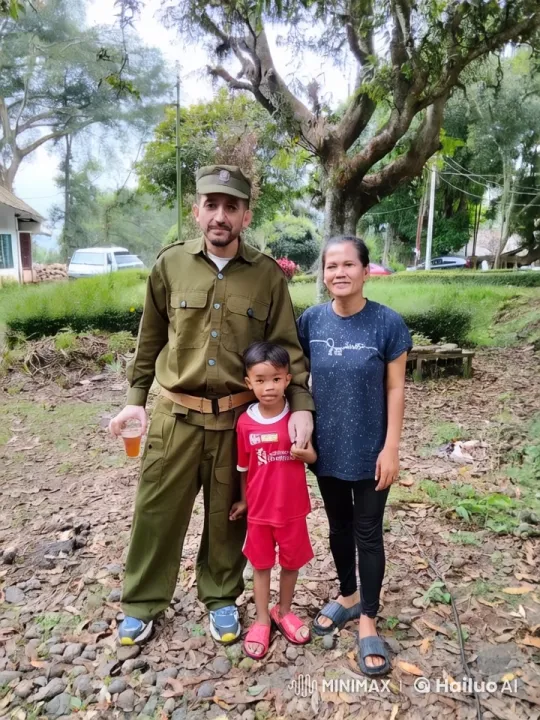 Family Portrait in Lush Greenery – AI Generated Video | Hailuo AI