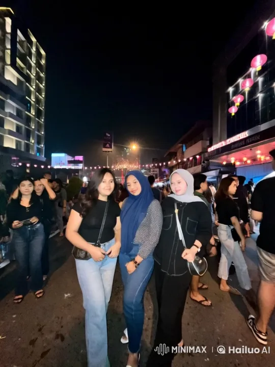 Night Festival: Martial Arts Display Amidst Crowds – AI Generated Video | Hailuo AI