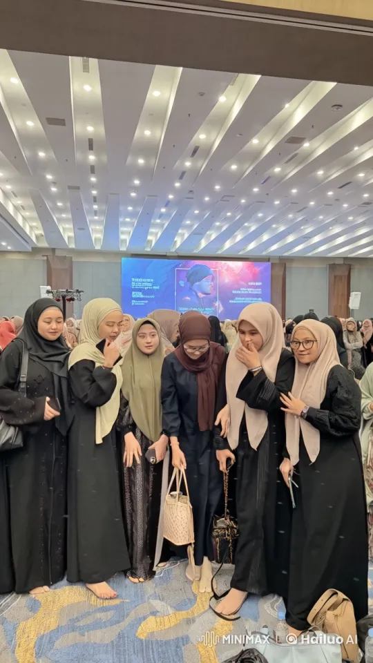 Women in Abayas Perform Kungfu at Indoor Event – AI Generated Video | Hailuo AI