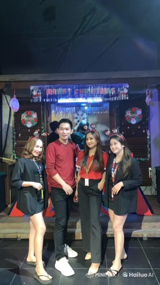 Festive Friends Celebrate Christmas Cheer – AI Generated Video | Hailuo AI