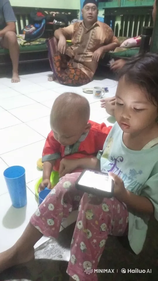 Family Gathering with Playful Children and Warm Atmosphere – AI Generated Video | Hailuo AI