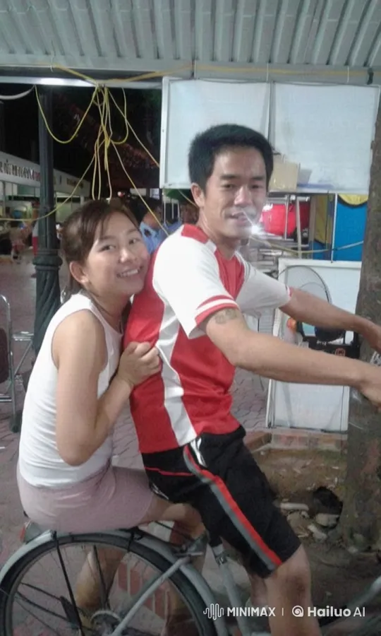 Outdoor Brawl Between Two on Bicycle with Sidecar – AI Generated Video | Hailuo AI