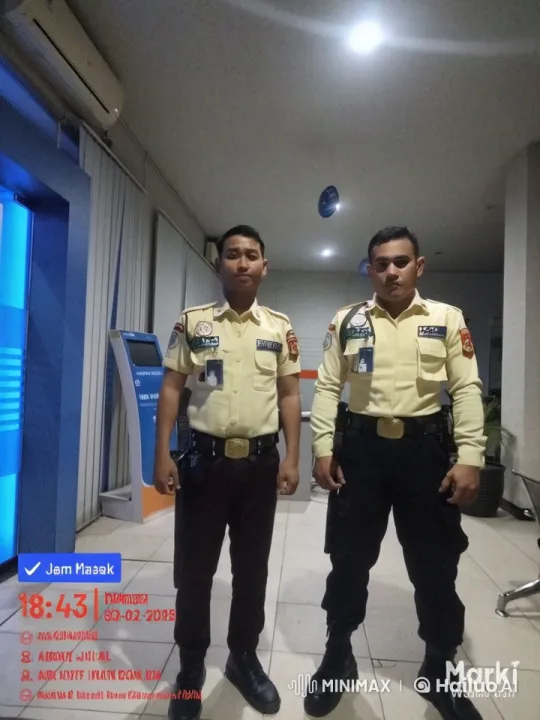 Security Guards Perform Impressive Kung Fu in Office Setting – AI Generated Video | Hailuo AI