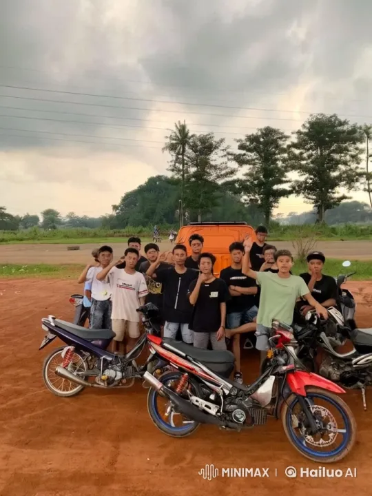 Outdoor Kung Fu Display Amidst Vehicles – AI Generated Video | Hailuo AI