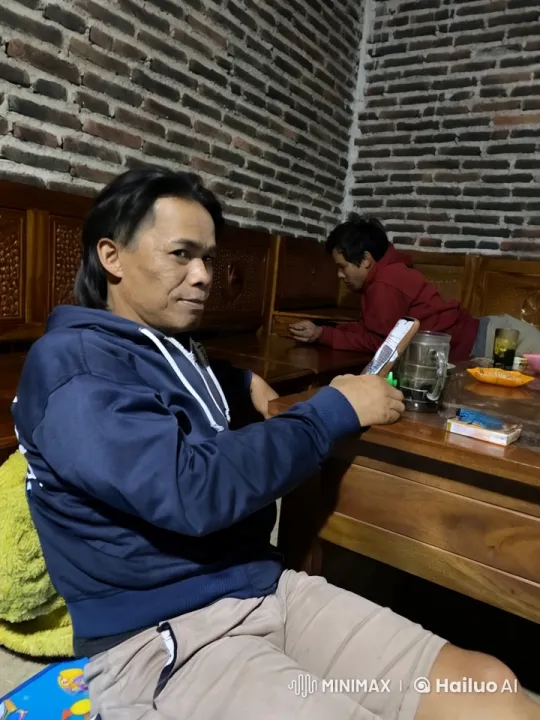 Intense Chinese Kung Fu Display in Dimly Lit Room – AI Generated Video | Hailuo AI