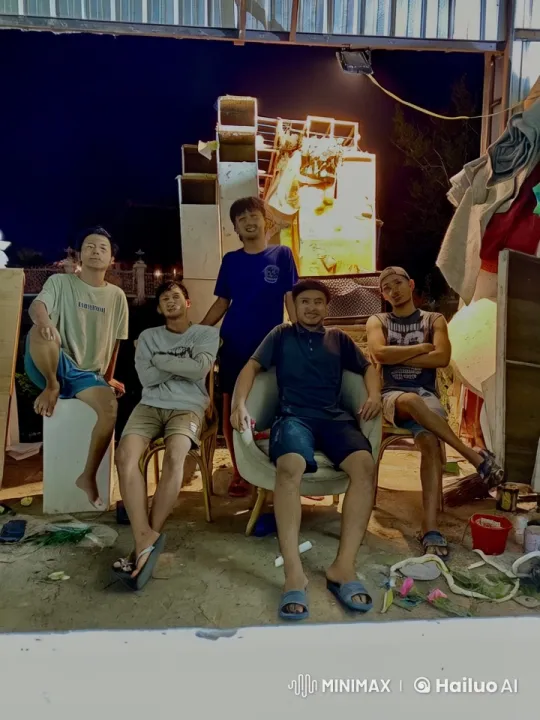Friends Playfully Brawl in Nocturnal Gathering – AI Generated Video | Hailuo AI