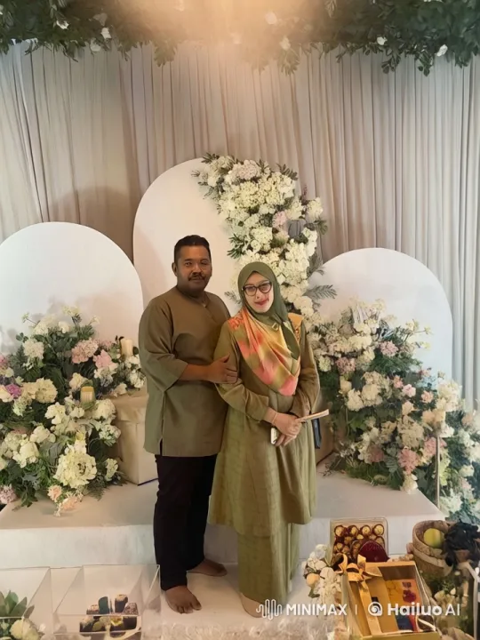Couple's Graceful Kungfu Performance in Floral Setting – AI Generated Video | Hailuo AI