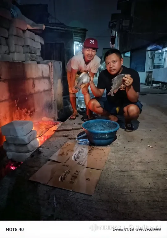 Martial Arts Display by Grill-Side Fish Holders – AI Generated Video | Hailuo AI