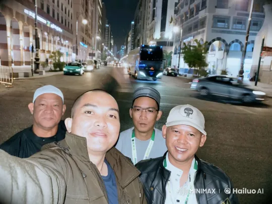 Nighttime Kung Fu Battle Amidst City Life – AI Generated Video | Hailuo AI