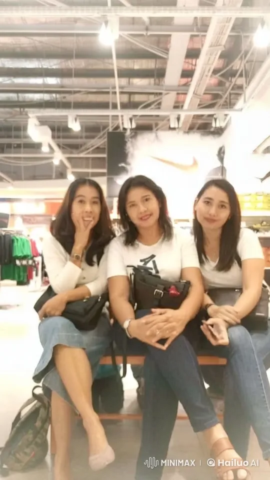 Kung Fu Practitioners Blend Tradition with Modernity in Retail Setting – AI Generated Video | Hailuo AI