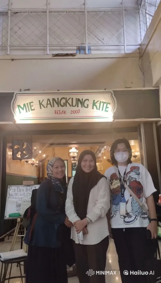 Mie Kangkung Kite: Martial Arts Display in Front of Restaurant – AI Generated Video | Hailuo AI