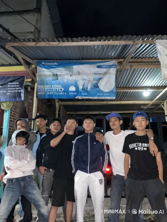 Young Men Practicing Kungfu Under Night Sky – AI Generated Video | Hailuo AI