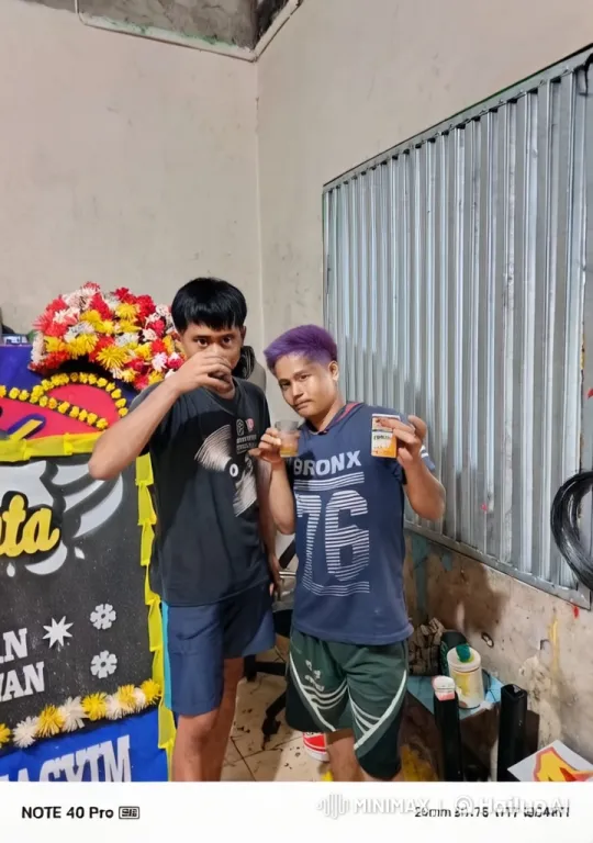 Kungfu Poses with Vibrant Floral Background – AI Generated Video | Hailuo AI