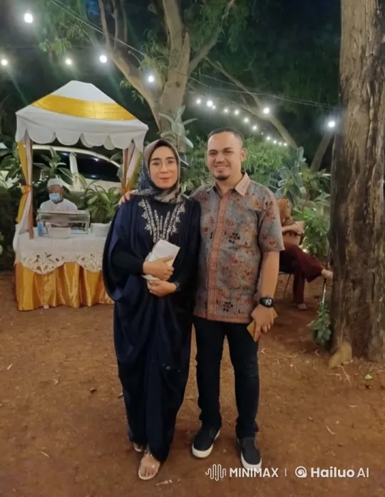 Couple Poses for Photo at Festive Outdoor Event – AI Generated Video | Hailuo AI