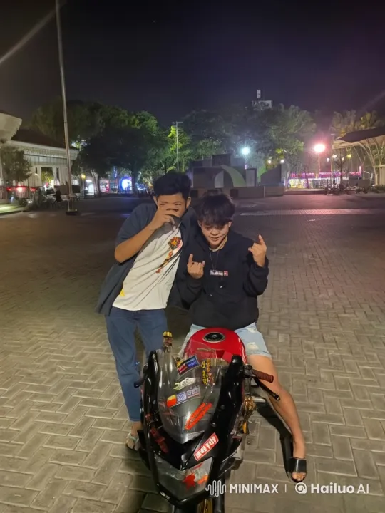 Night Park Kungfu Showdown with Dynamic Lighting Effects – AI Generated Video | Hailuo AI