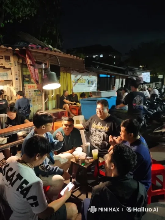 Nocturnal Street Market: Playful Kung Fu Display – AI Generated Video | Hailuo AI