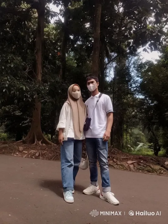 Martial Arts Duo Engage in Intense Kung Fu Fight in Forest – AI Generated Video | Hailuo AI