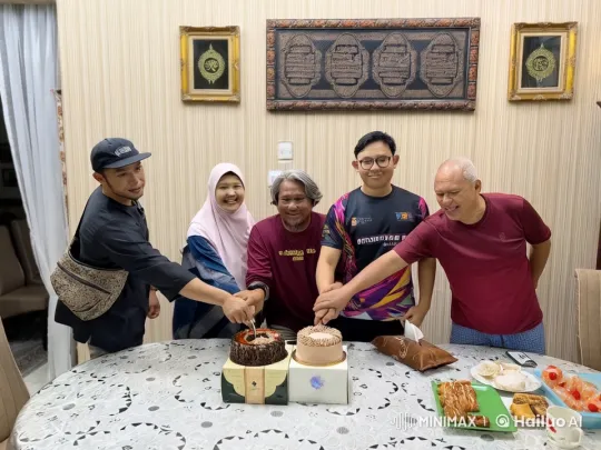 Family Celebrates with Impromptu Kung Fu Cake Cutting – AI Generated Video | Hailuo AI