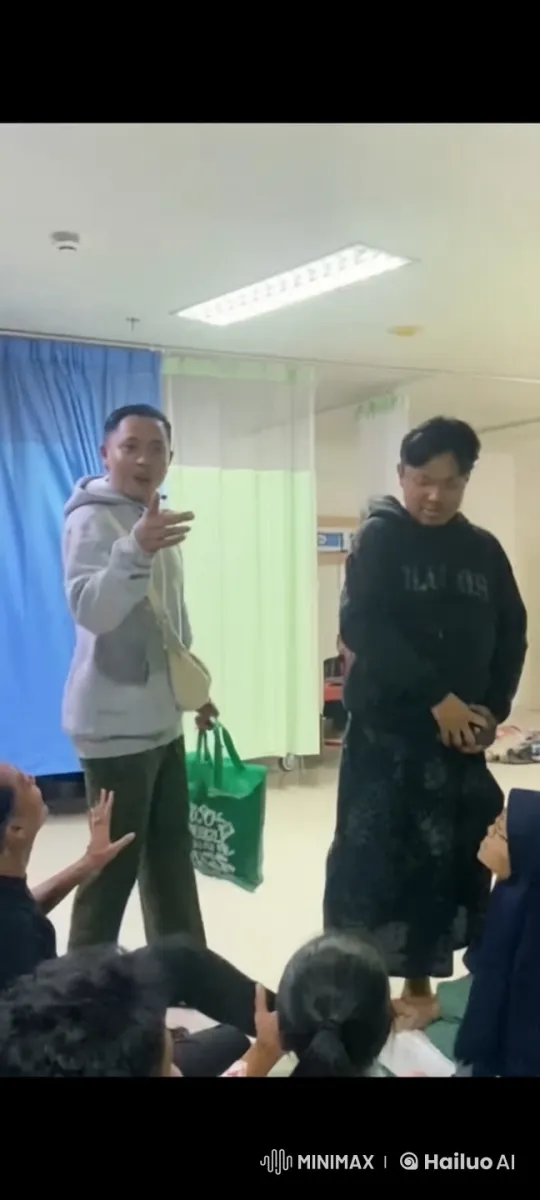 Martial Arts Sparring Session in Vibrant Kung Fu Setting – AI Generated Video | Hailuo AI