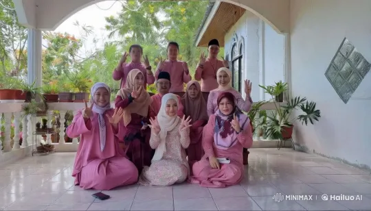 Pink Outfits Group Performs Coordinated Kungfu Fight – AI Generated Video | Hailuo AI