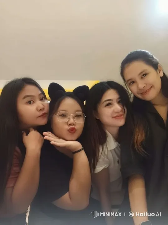 Four Friends Perform Synchronized Kung Fu Routine – AI Generated Video | Hailuo AI