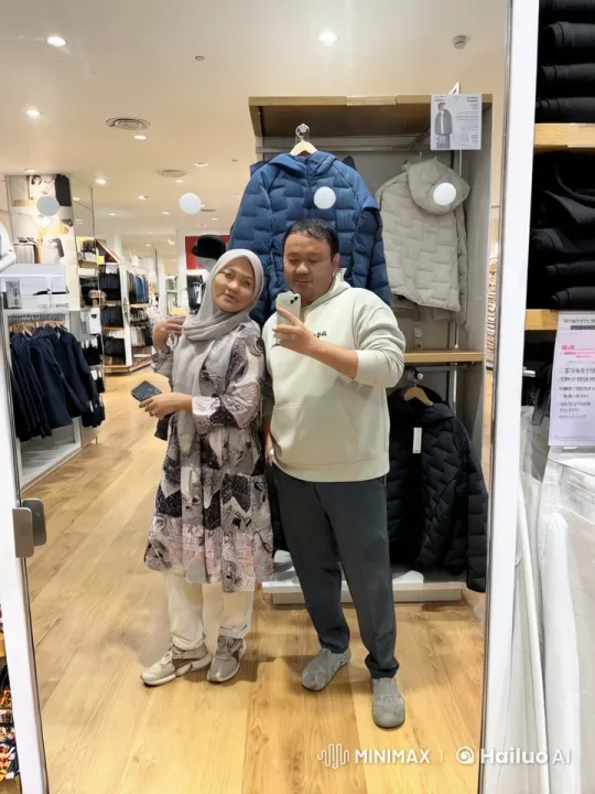 Bright Store Mirror Transforms into Intense Kungfu Battle – AI Generated Video | Hailuo AI