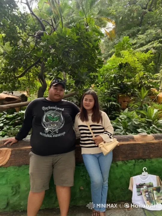 Dynamic Kungfu Exchange in a Lush Park Setting – AI Generated Video | Hailuo AI