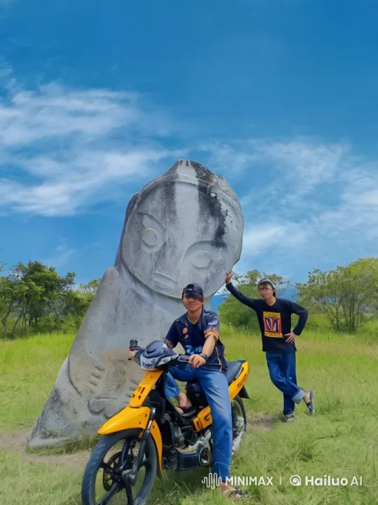 Ancient Statue Backdrop: Intense Martial Arts Battle – AI Generated Video | Hailuo AI