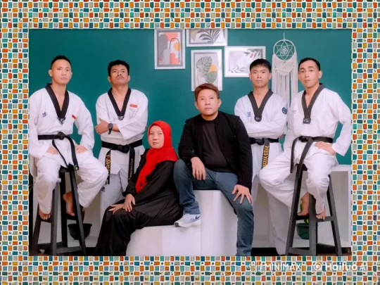 Traditional Chinese Kung Fu Display on Stools – AI Generated Video | Hailuo AI