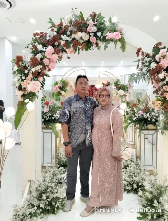 Couple Performs Elegant Wing Chun Kung Fu Under Floral Arch – AI Generated Video | Hailuo AI