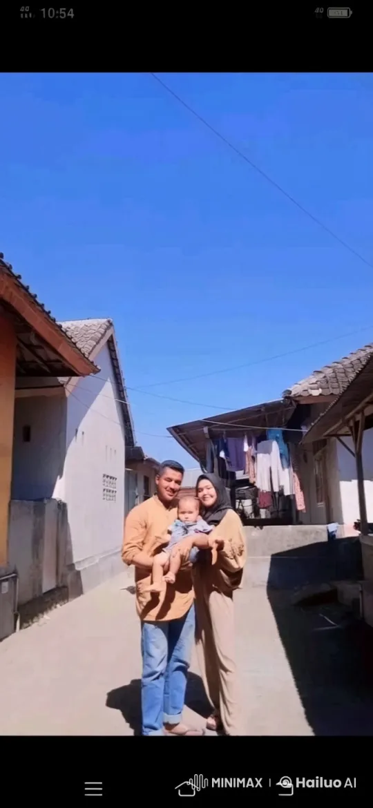 Family Moment in Alleyway with Blue Sky Background – AI Generated Video | Hailuo AI
