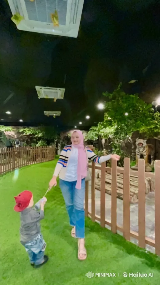 Child Mimics Kung Fu with Guidance and Encouragement – AI Generated Video | Hailuo AI