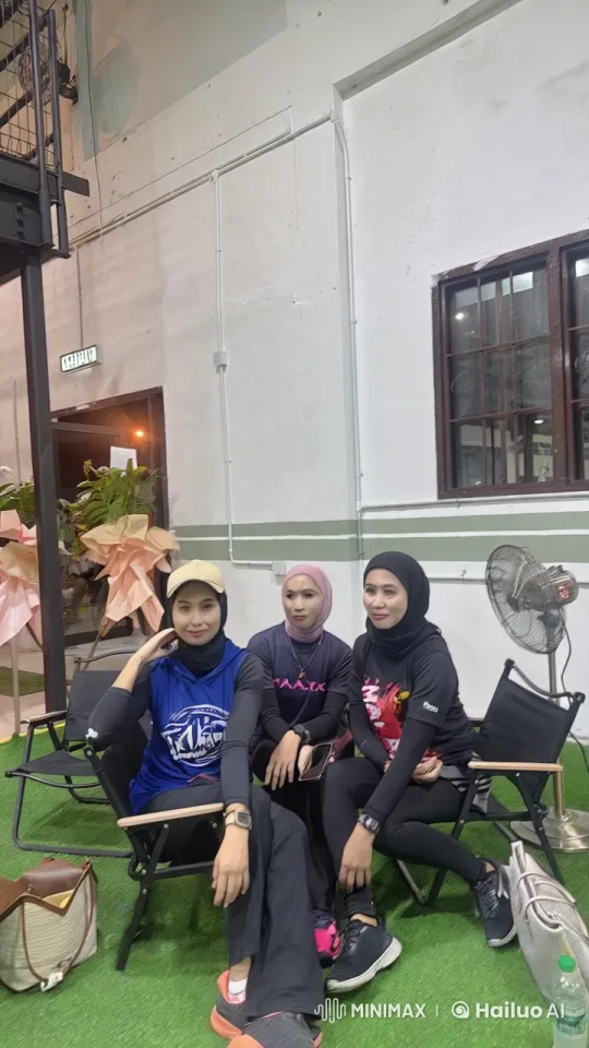 Energetic Friends Exercising in a Bright Indoor Space – AI Generated Video | Hailuo AI