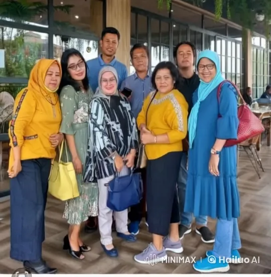 Women's Casual Gathering Transforms into Energetic Martial Arts Display – AI Generated Video | Hailuo AI