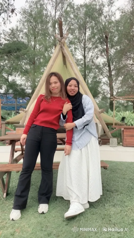 Two Individuals Perform Dynamic Kung Fu in Lush Green Setting – AI Generated Video | Hailuo AI