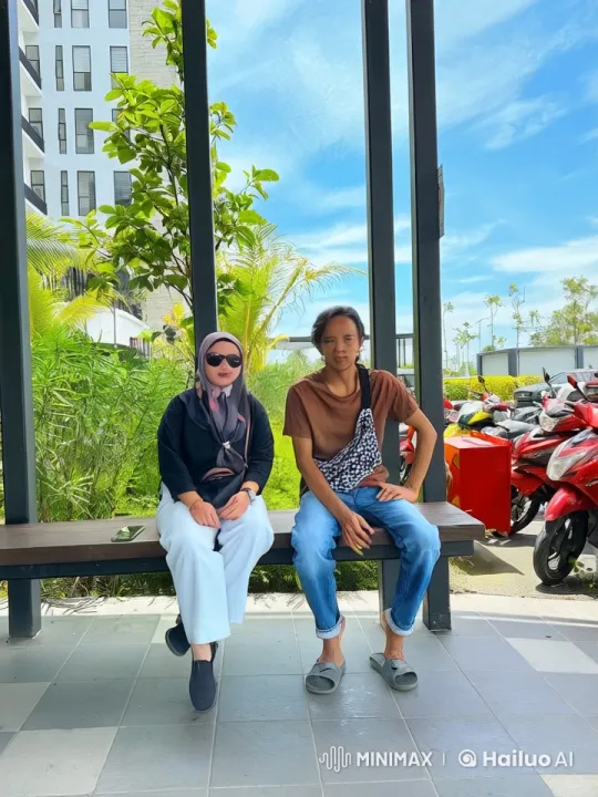 Outdoor Kung Fu Battle on a Parked Motorcycle Background – AI Generated Video | Hailuo AI