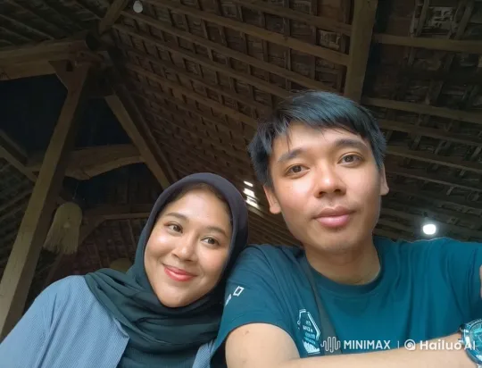 Couple in Intimate Romantic Conversation – AI Generated Video | Hailuo AI