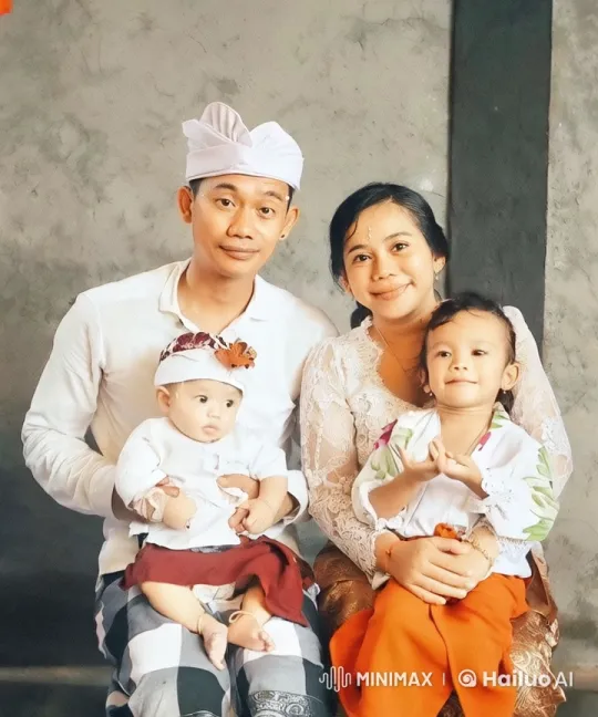 Family Harmony in Traditional Attire – AI Generated Video | Hailuo AI