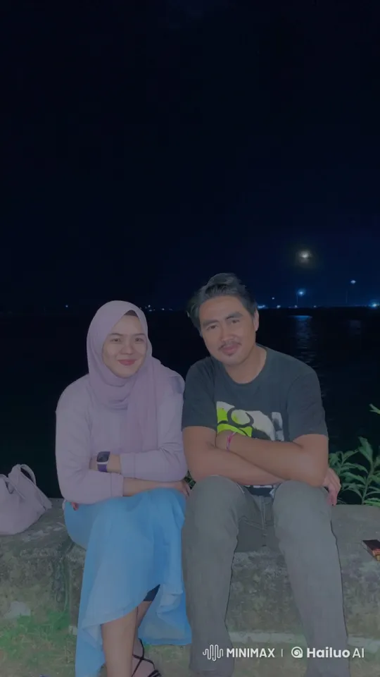 Moonlit waterfront kung fu duel with dynamic techniques – AI Generated Video | Hailuo AI